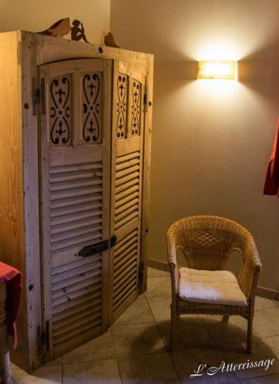 L'Atterrissage Panzió Santes Kültér fotó